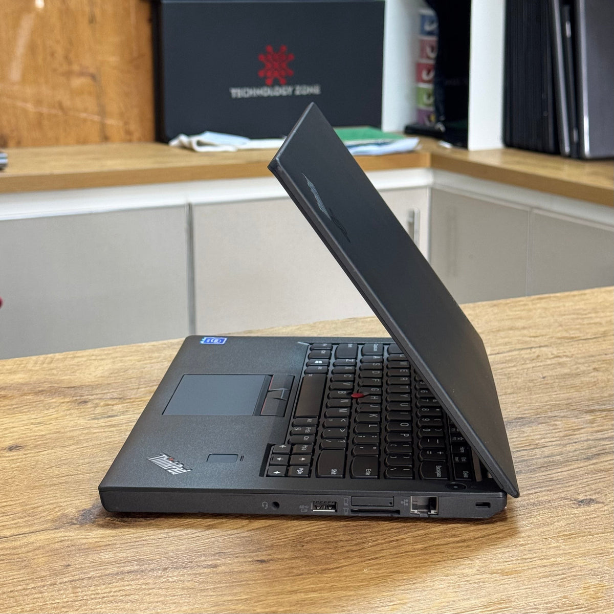 Lenovo ThinkPad X270 – 2-Core Intel Core i7 7th Gen | Compact Business Laptop – Certified | Checked by Technology Zone