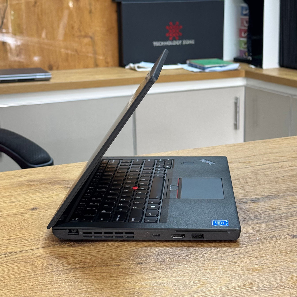 Lenovo ThinkPad X270 – 2-Core Intel Core i7 7th Gen | Compact Business Laptop – Certified | Checked by Technology Zone