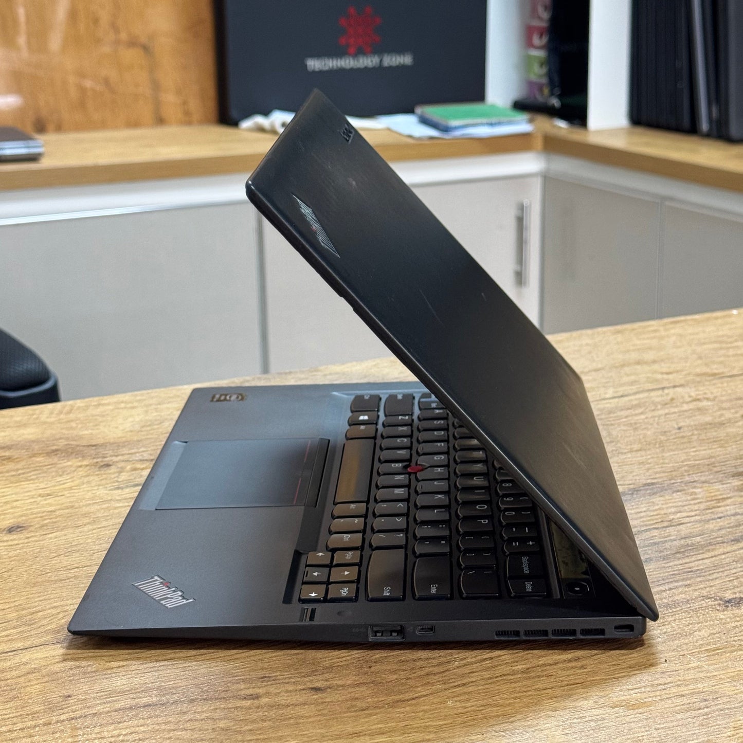 Lenovo ThinkPad X1 Carbon Gen 3 – 2-Core Intel Core i5 5th Gen | Ultralight Business Laptop – Certified | Checked by Technology Zone